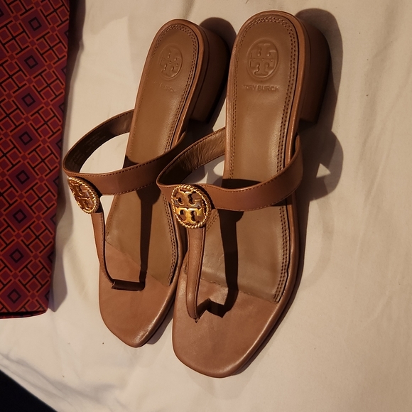 Tory burch thong sandal